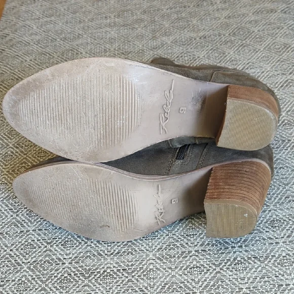 Women's Suede Slouch Ankle Boots - Olive Green - Picture 4 of 4